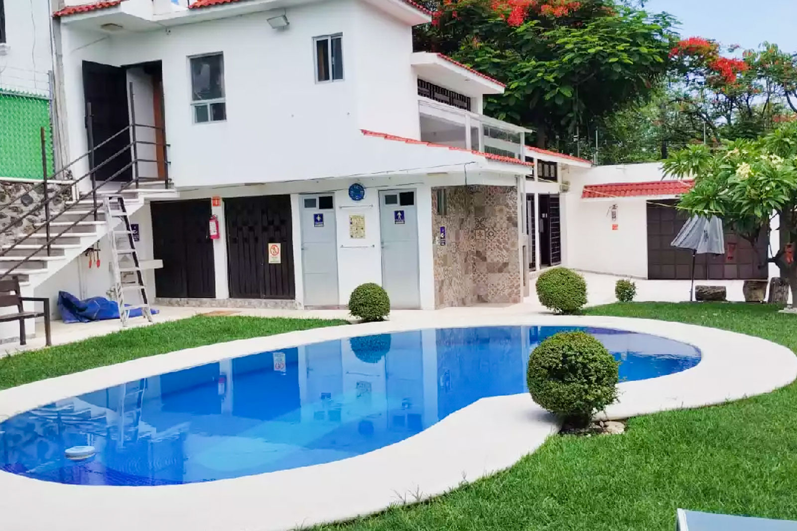 Casa en Venta con Bungalow en Fraccionamiento Burgos