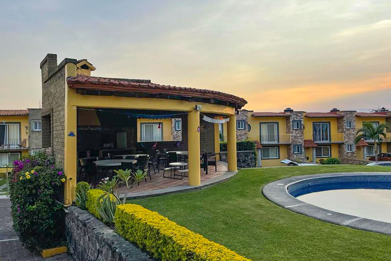 Venta de Casa en Condominio con Vigilancia en Burgos
